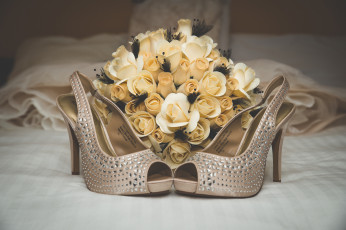 Картинка разное одежда +обувь +текстиль +экипировка цветы свадьба букет туфли