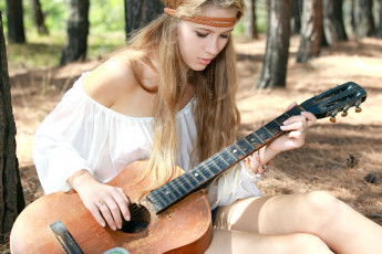 Картинка marianna+merkulova девушки marianna merkulova девушка модель блондинка красотка красавица взгляд макияж поза гитара лес сосны шишки
