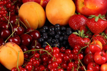 Картинка еда фрукты ягоды витамины абрикос голубика нектарины клубника красная смородина черешня