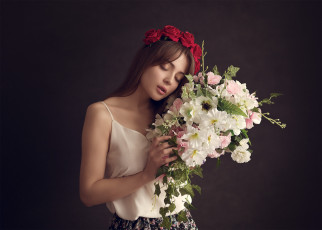 Картинка девушки -unsort+ брюнетки темноволосые настроение евгений сибиряев розы букет фон венок валерия цветы