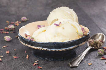 Картинка еда мороженое +десерты лепестки ванильное