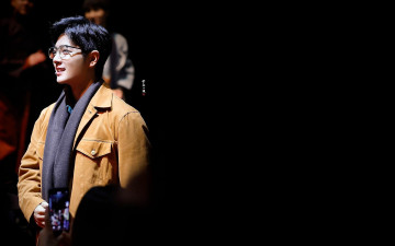 Картинка мужчины xiao+zhan актер куртка очки люди шарф