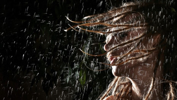 Картинка девушки -+лица +портреты лицо пряди дождь