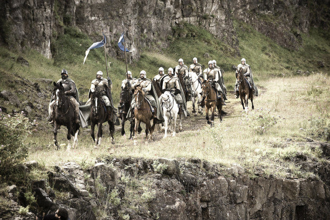 Обои картинки фото game, of, thrones, кино, фильмы, сериал, люди, рыцари, кони, средневековье, поход, горы