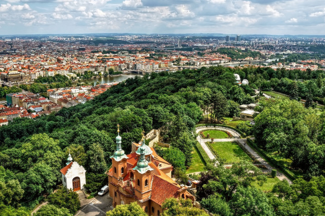 Обои картинки фото города, прага, Чехия, церковь, вид, с, верху