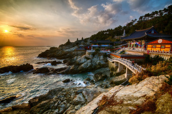 Картинка haedong+yonggung+temple+-+gijang-gun +busan +south+korea города -+буддийские+и+другие+храмы океан строения побережье