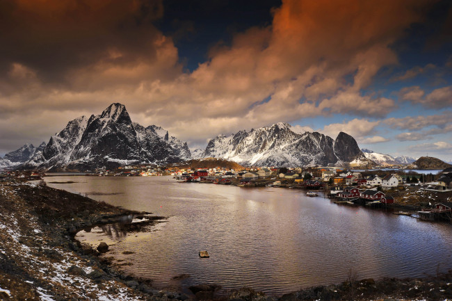 Обои картинки фото reine,  moskenes,  norway, города, - пейзажи, зима, поселок, залив, горы, норвегия