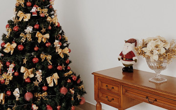 Картинка праздничные ёлки санта елка пуансеттия