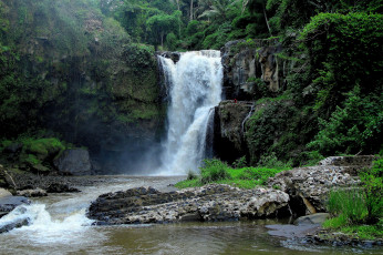 обоя tegenungan, waterfall, bali, indonesia, природа, водопады, бали, скалы, индонезия, джунгли, река, лес