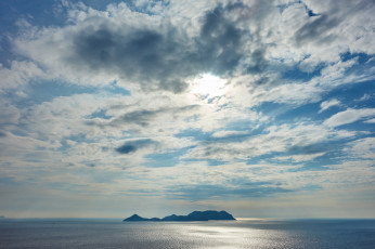 Картинка природа моря океаны море солнце облака восход утро горы