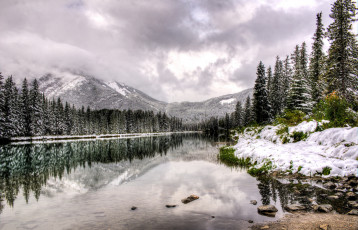 Картинка природа реки озера озеро вода горы снег облака зима деревья отражение альберта канада canada alberta