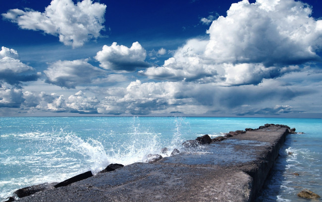 Обои картинки фото природа, побережье, пейзаж, мост, океан, море, красота, брызги, воды, облака, небо