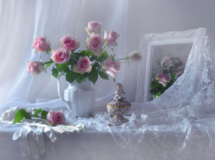 Картинка цветы букеты +композиции букет розы зеркало кружево стиль статуэтка перчатки