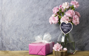 обоя цветы, гвоздики, розовые, подарок, gift, happy, wood, beautiful, mother's, day, flowers, vintage, лепестки, pink, romantic