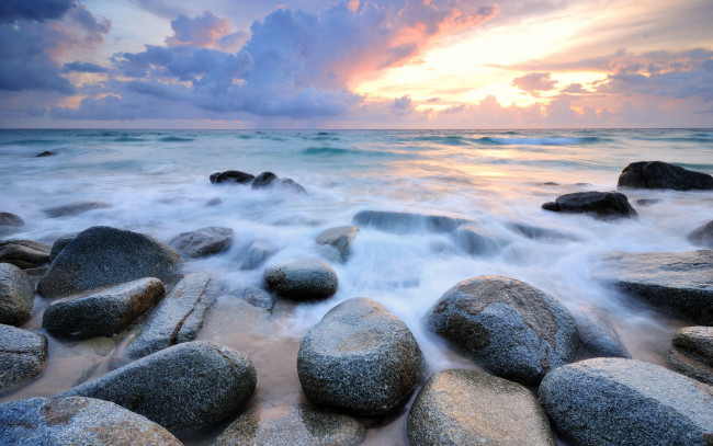 Обои картинки фото природа, побережье, лето, summer, wave, beautiful, seascape, beach, пляж, sea, песок, sunset, камни, закат, море, волны, sand