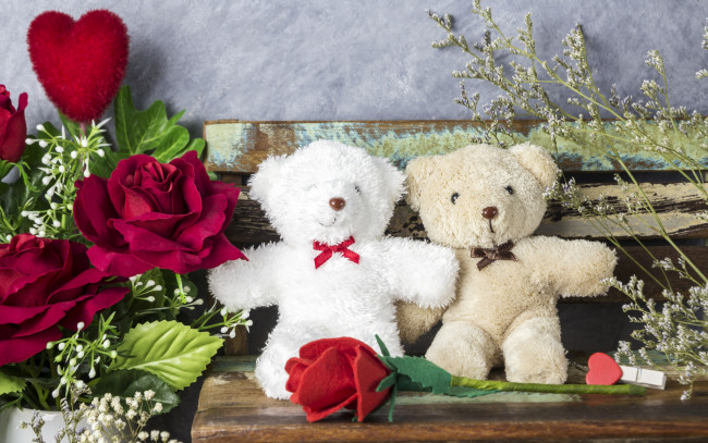 Обои картинки фото разное, игрушки, valentine's, day, любовь, love, wood, bear, cute, roses, heart, розовые, мишка, цветы, игрушка, red, teddy, flowers, подарок, сердце, gift, romantic, розы