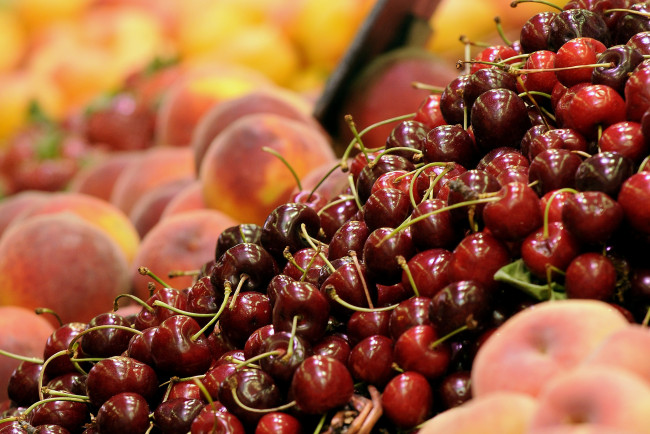 Обои картинки фото еда, фрукты,  ягоды, персики, ягоды, черешня