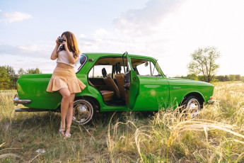 Картинка москвич-+2140 автомобили -авто+с+девушками москвич- 2140 автомобиль классика ретро зелёный девушка