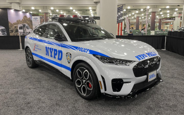 Картинка автомобили полиция 2022 ford mustang mach-e полицейская машина нью йорка мустанг электромобиль американские форд
