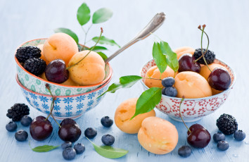 Картинка еда фрукты ягоды абрикосы черешня ежевика голубика