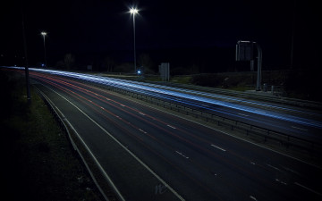 Картинка ночная автострада разное транспортные средства магистрали дорога шоссе ночь иллюминация