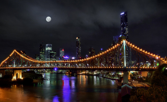 Обои картинки фото австралия, квинсленд, города, мосты, ночь, луна, город, река, мост, огни
