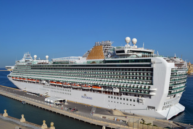 Обои картинки фото cruises, ship, azura, корабли, лайнеры, море, лайнер