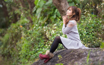 Картинка девушки -unsort+ азиатки платье лес колготки ботинки камень шатенка