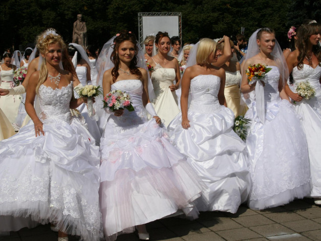 Обои картинки фото парад, невест, риге, разное, люди