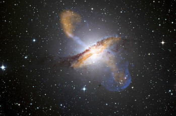 Картинка active black hole spewing gases космос Черные дыры черная дыра скопление газовое