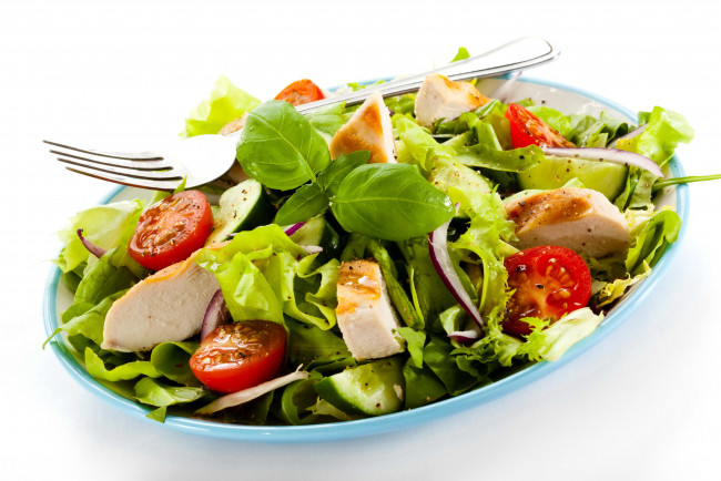 Обои картинки фото еда, салаты, закуски, мясо, салат, помидоры, огурцы, зелень, томаты