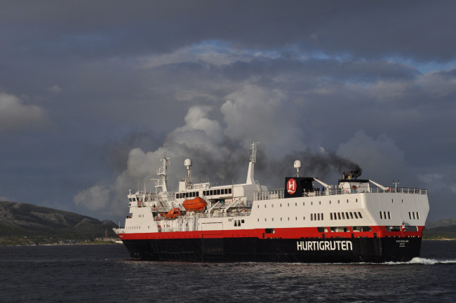 Обои картинки фото trondelag, norway, корабли, лайнеры, круиз, norwegian, sea, норвегия, норвежское, море, трёнделаг
