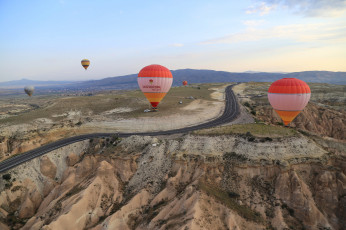 Картинка авиация воздушные+шары небо турция каппадокия горы дорога воздушный шар