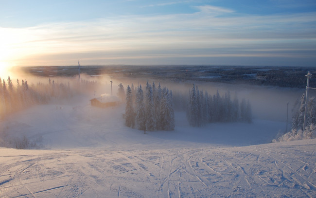 Обои картинки фото природа, зима, деревья, спуск, небо, дом, снег, туман