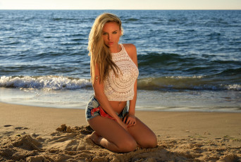 Картинка девушки -unsort+ блондинки +светловолосые блондинка топ шорты песок brittie море