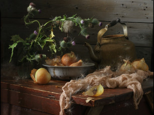 Картинка ира быкова Чертополох миска лука старый чайник еда натюрморт