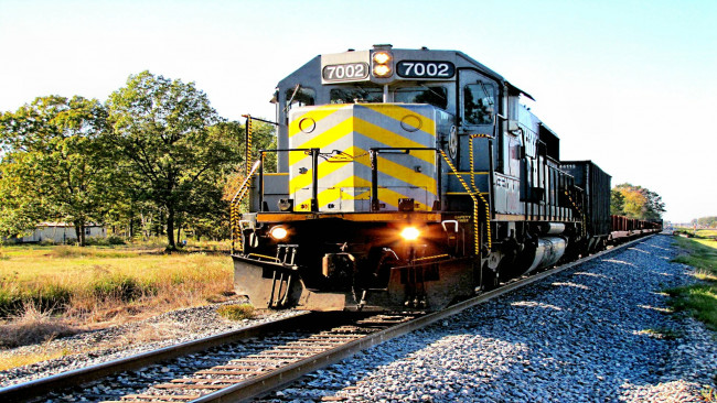 Обои картинки фото техника, поезда, насыпь, рельсы, локомотив, вагоны, железная, дорога