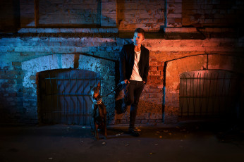 Картинка мужчины -+unsort парень ночь улица город собака