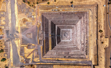 Картинка теотиуакан города -+исторические +архитектурные+памятники туристы люди город пирамида панорама перу