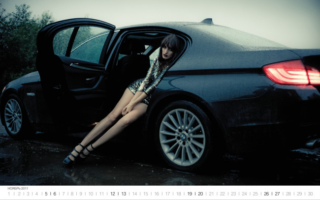 Обои картинки фото календари, девушки, дорога, ноги, машина, дождь