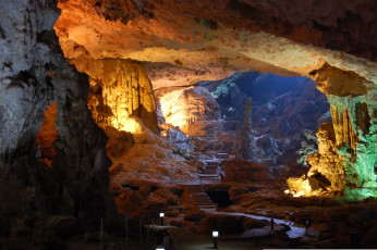 Картинка природа другое лестница фонари пещера камни сталактиты арки