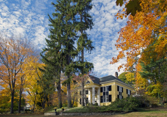 Картинка города здания дома особняк деревья парк осень