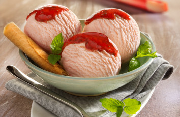 Картинка еда мороженое десерты ice cream стол dessert десерт ягоды клубника розовое сорбет