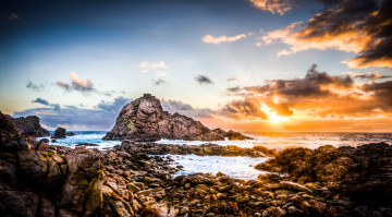 Картинка природа восходы закаты камни побережье скалы свет волны тучи океан