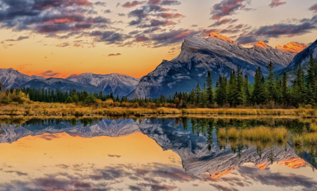 Обои картинки фото природа, реки, озера, лес, горы, осень, озеро, banff, national, park, vermillion, lakes, alberta, canada, mount, rundle, canadian, rockies, отражение, банф, альберта, канада, канадские, скалистые, гора, рандл