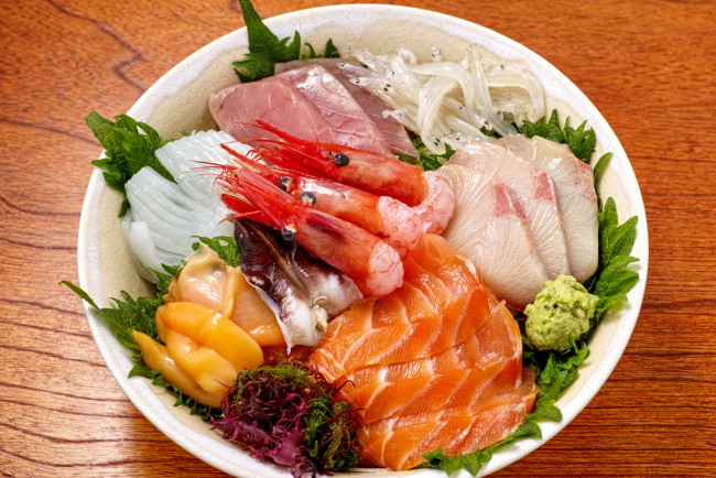 Обои картинки фото еда, рыба, морепродукты, суши, роллы, креветки, лосось, вассаби