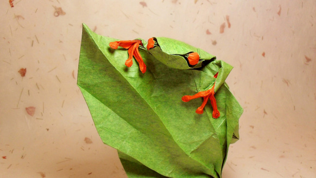 Обои картинки фото разное, ремесла,  поделки,  рукоделие, подняться, листья, зеленый, глаза, лягушка, оригами, eyes, green, climb, leaf, frog, origami