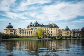 обоя drottningholm`s castle,  stockholm, города, стокгольм , швеция, замок, озеро