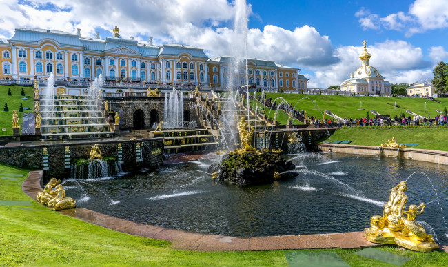 Обои картинки фото grand peterhof palace and the grand cascade at saint petersburg, города, санкт-петербург,  петергоф , россия, фонтаны, дворец