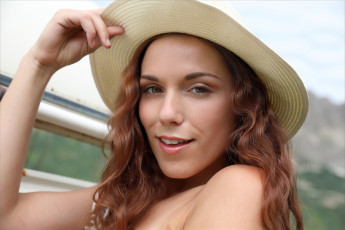 Картинка elena+generi девушки портрет шляпа улыбка шатенка девушка природа модель elena generi взгляд лицо